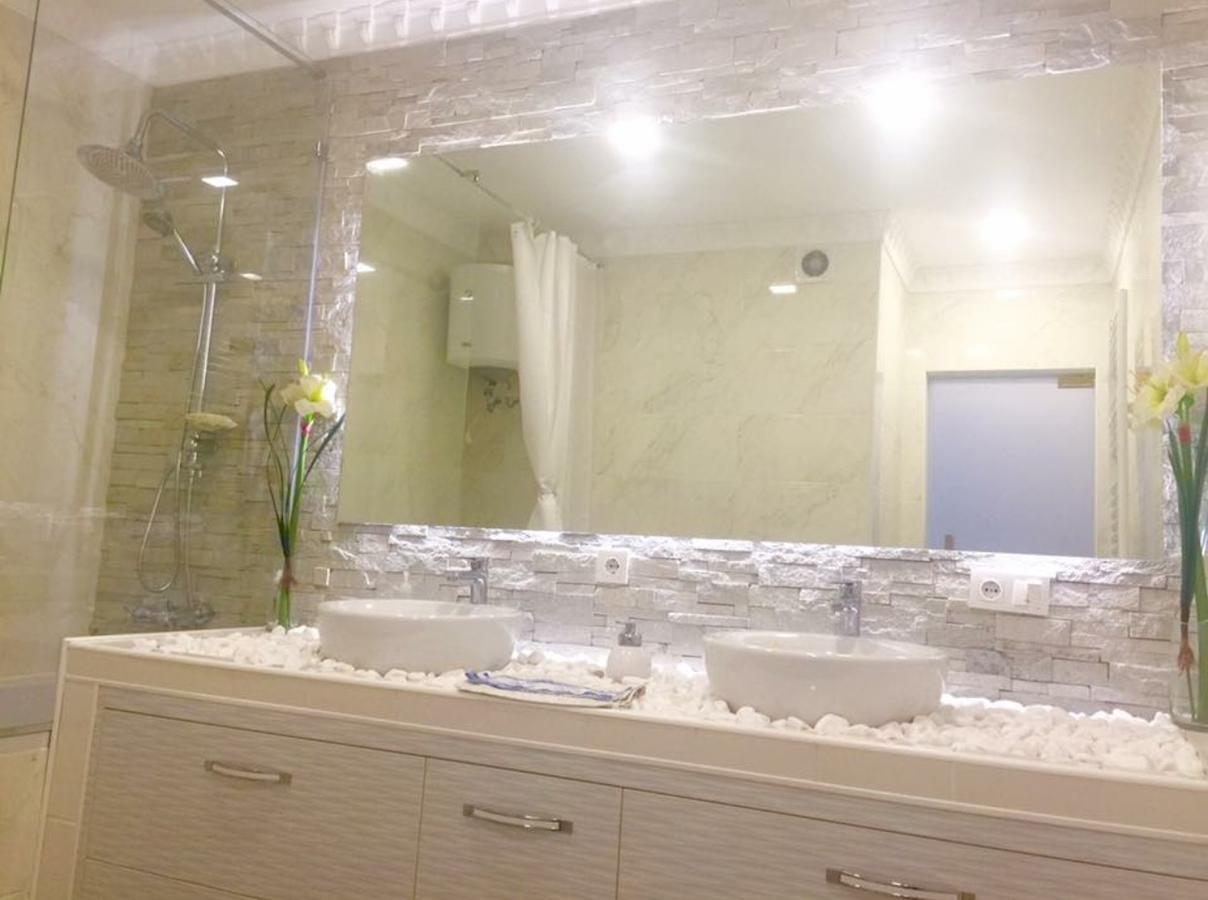 2 Bedrooms Heart Of City Center Chisinau Luaran gambar